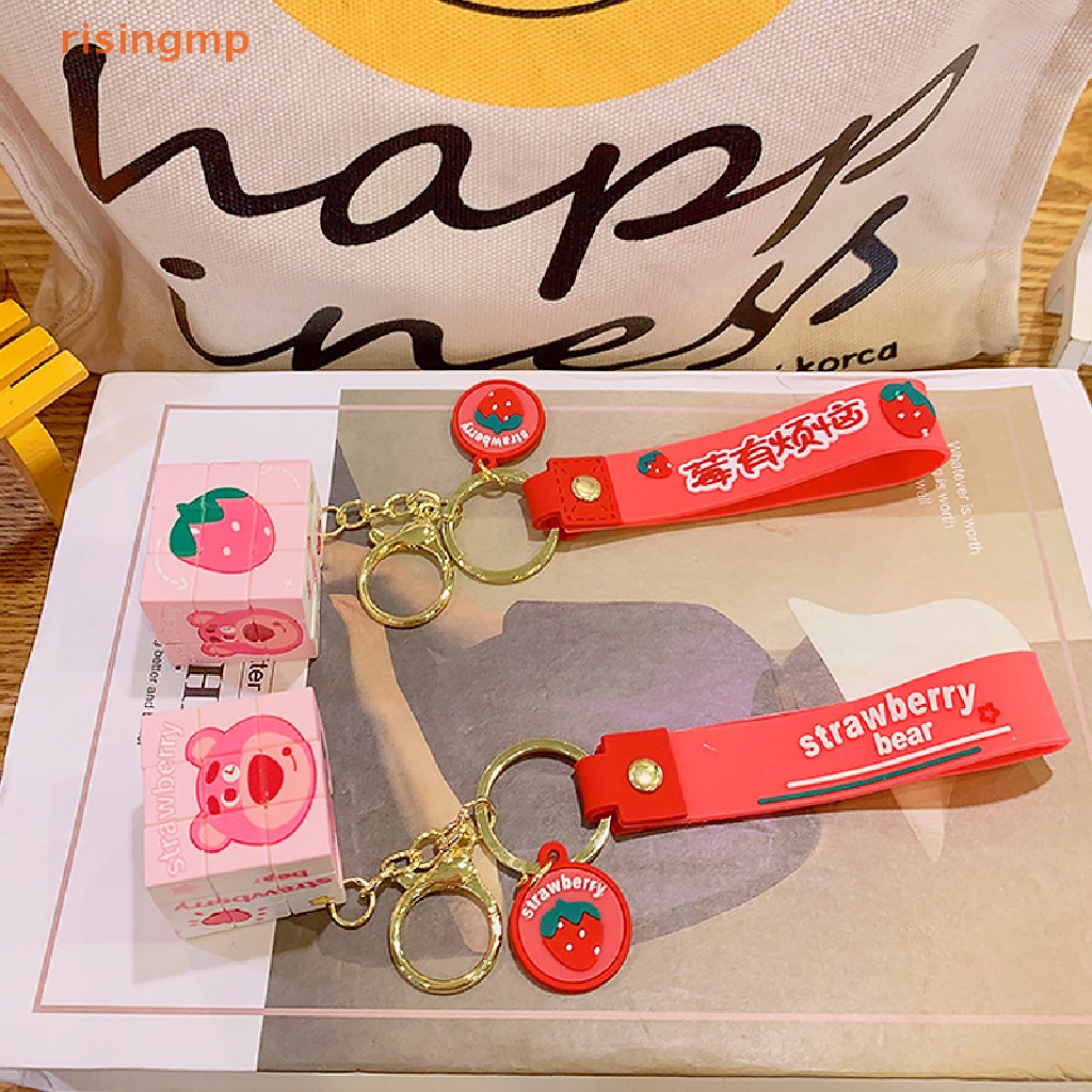 1 Móc Khóa Hình Gấu Và Dâu Tây Dễ Thương