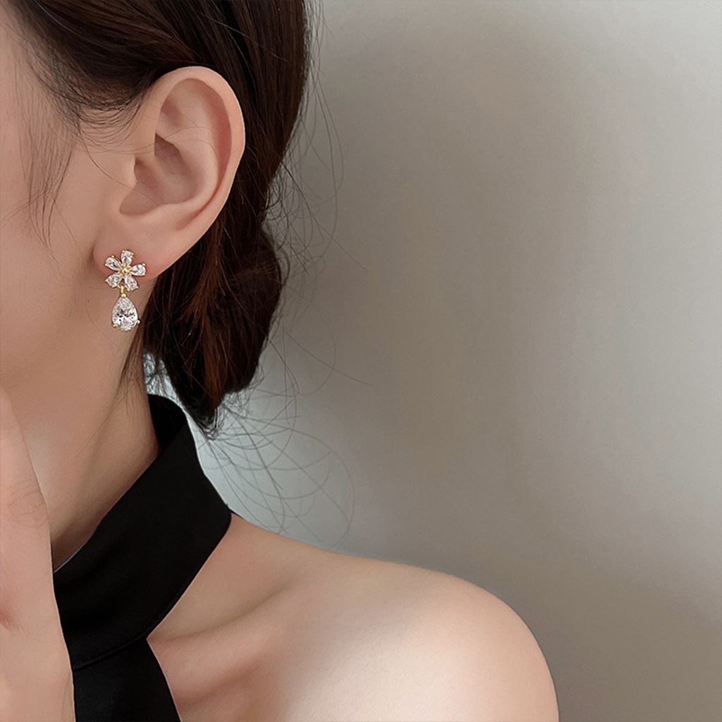 1 Đôi Bông Tai Xỏ Lỗ Họa Tiết Hình Học Đính Đá Lấp Lánh Thời Trang