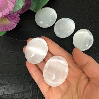 1 viên đá thạch anh tự nhiên màu trắng