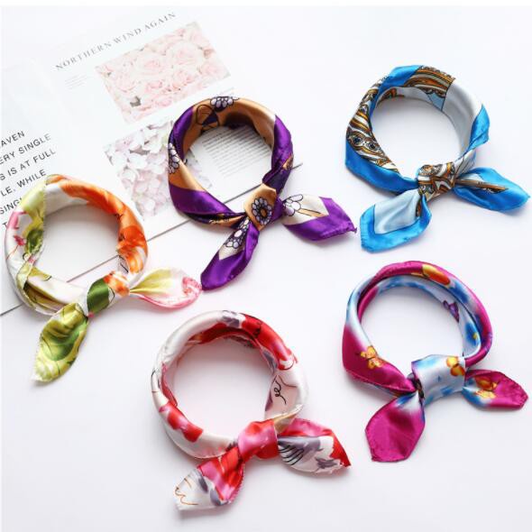 Khăn vuông chất liệu lụa Satin phong cách vintage thời trang