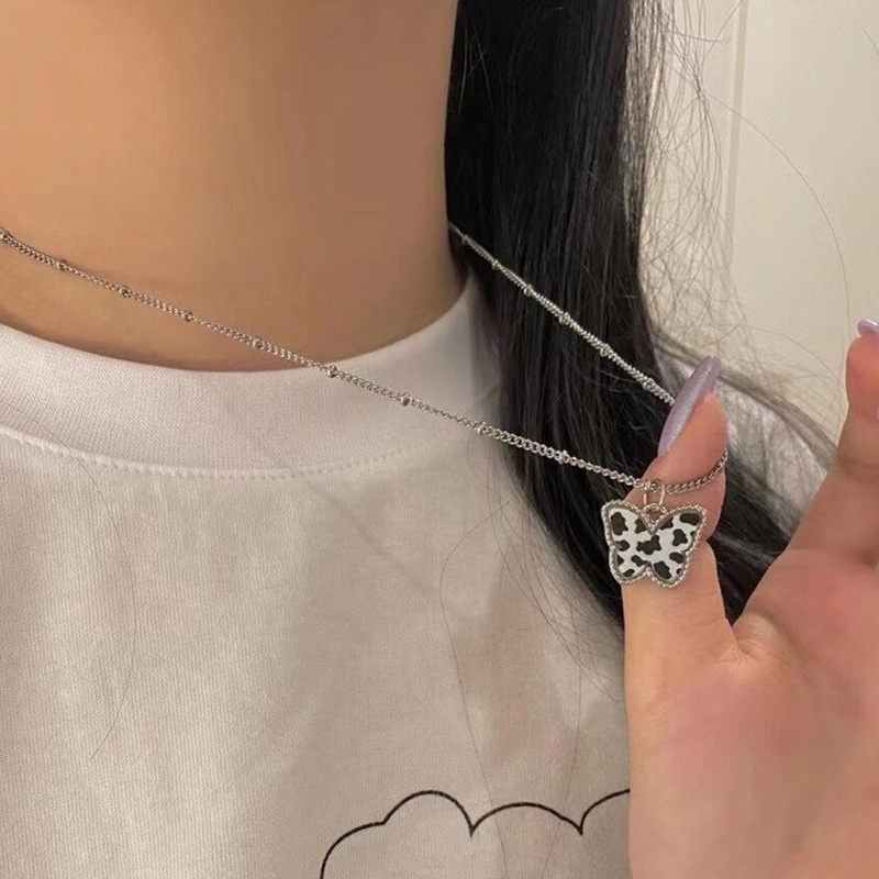 Vòng Cổ Choker Mặt Bướm Trắng Đen Phong Cách Vintage