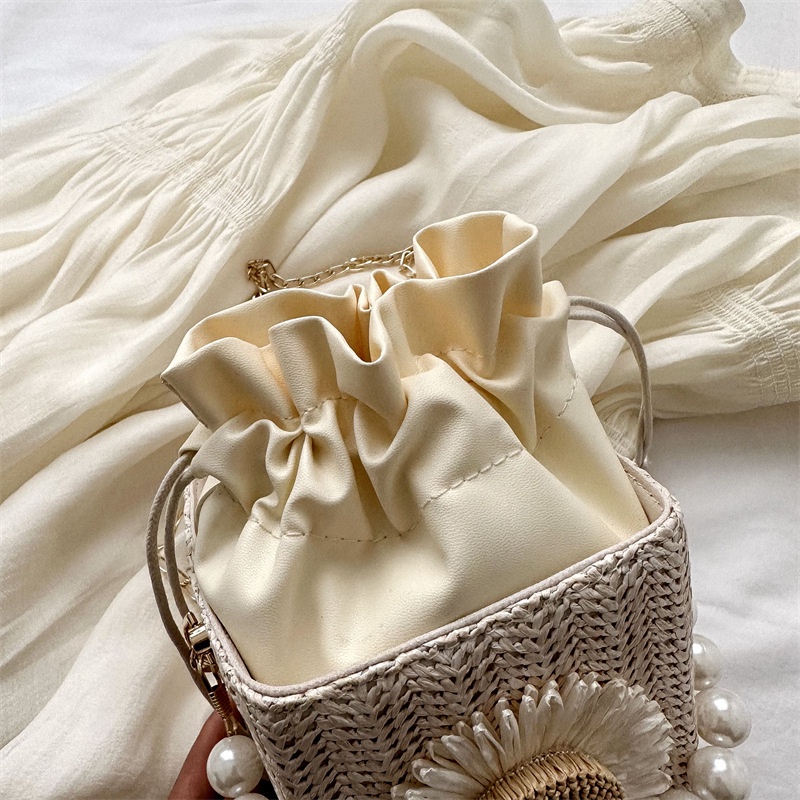 Túi Rơm Đeo Chéo Dây Rút Ngọc Trai Thời Trang Mới 2023