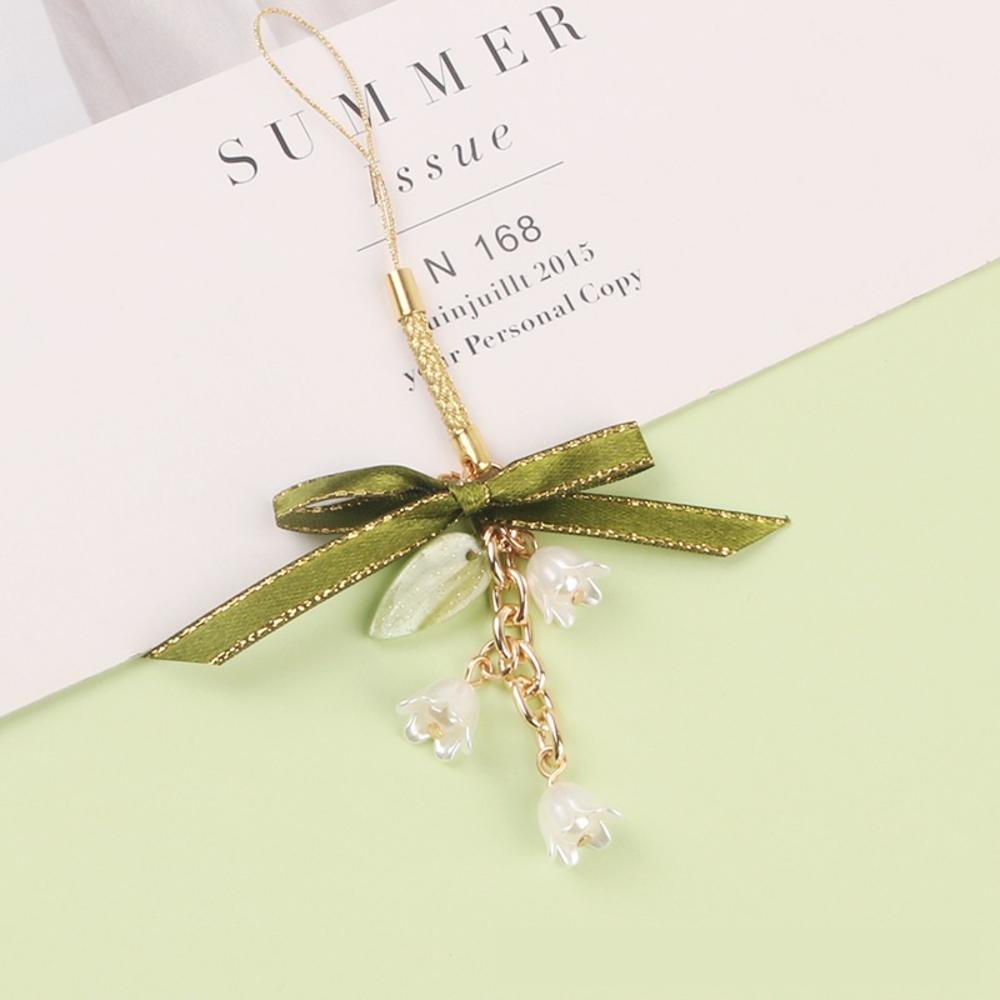 Ốp Điện Thoại Hình Hoa Lily Đính Ngọc Trai Kèm Móc Khóa Độc Đáo Trang Trí Túi Xách