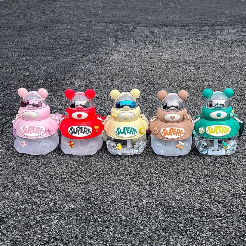 Bình Nước Hình Gấu Đeo Lưng Dung Tích Lớn 1200ml