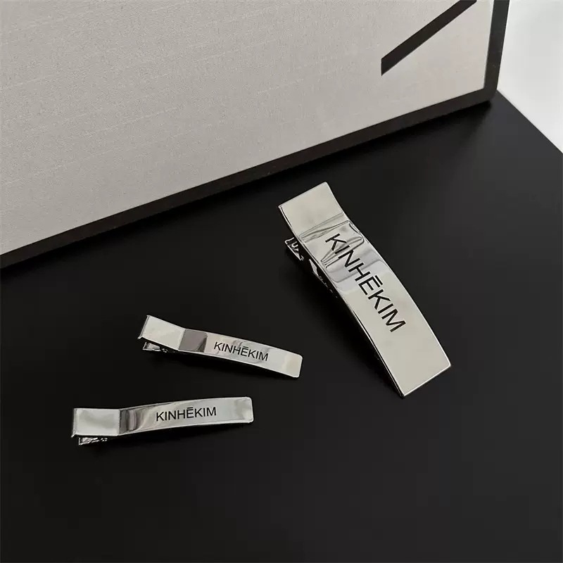 Kẹp Tóc Mỏ Vịt Lớn In Chữ Màu Bạc Thời Trang Hàn Quốc Cho Nữ