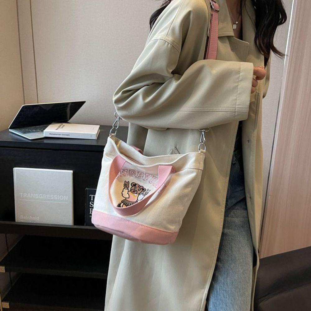 Túi Xách Đeo Chéo Cỡ Lớn Bằng Vải Bạt Hình Gấu Hoạt Hình Hợp Thời Trang Cho Nữ