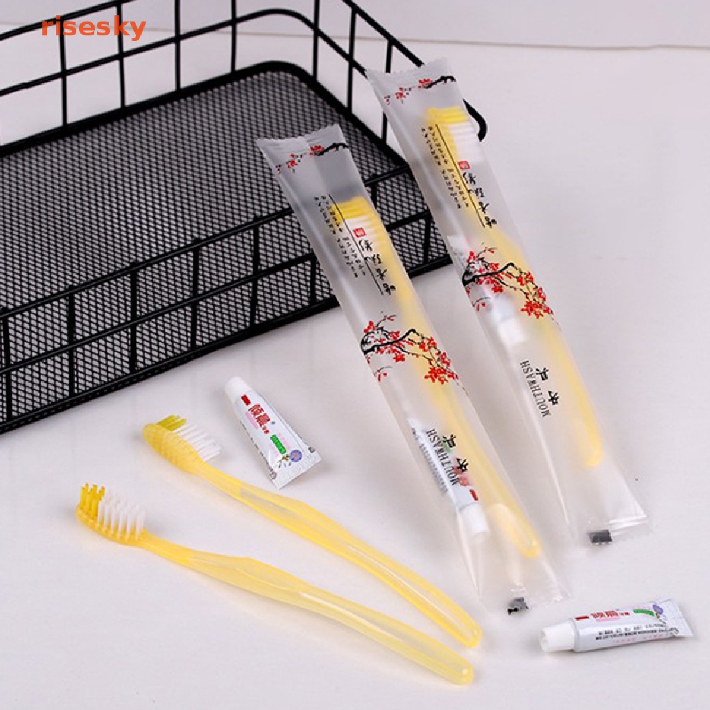 Set 10 Bàn Chải Đánh Răng Sử Dụng Một Lần Kèm Kem Đánh Răng