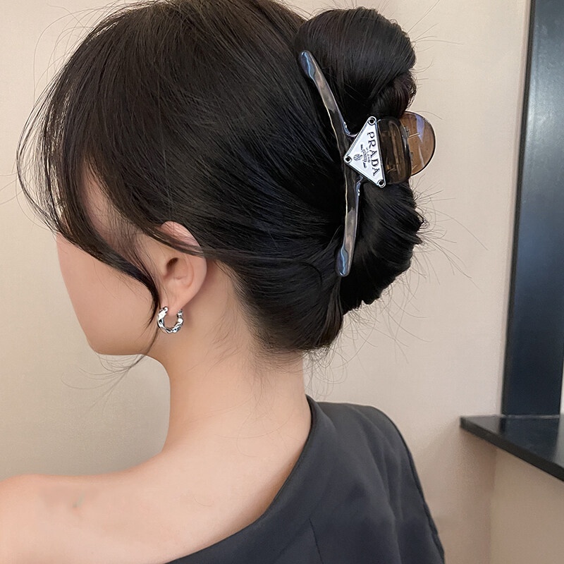 Kẹp Tóc Hình Tam Giác Bằng Acrylic Cao Cấp Thời Trang 11cm