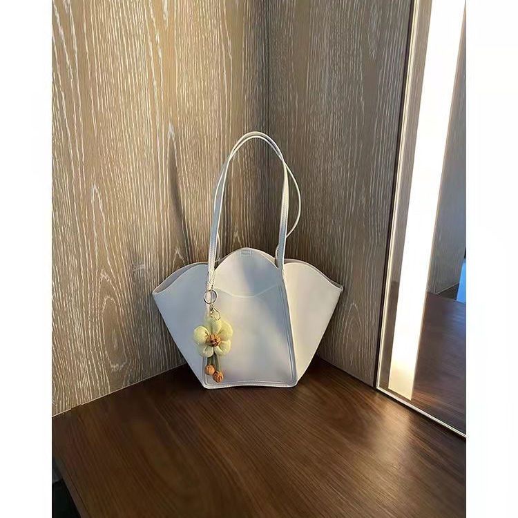 Túi Đeo Vai Sức Chứa Lớn Hình Cánh Hoa Tulip Độc Đáo Dễ Phối Đồ Cho Học Sinh