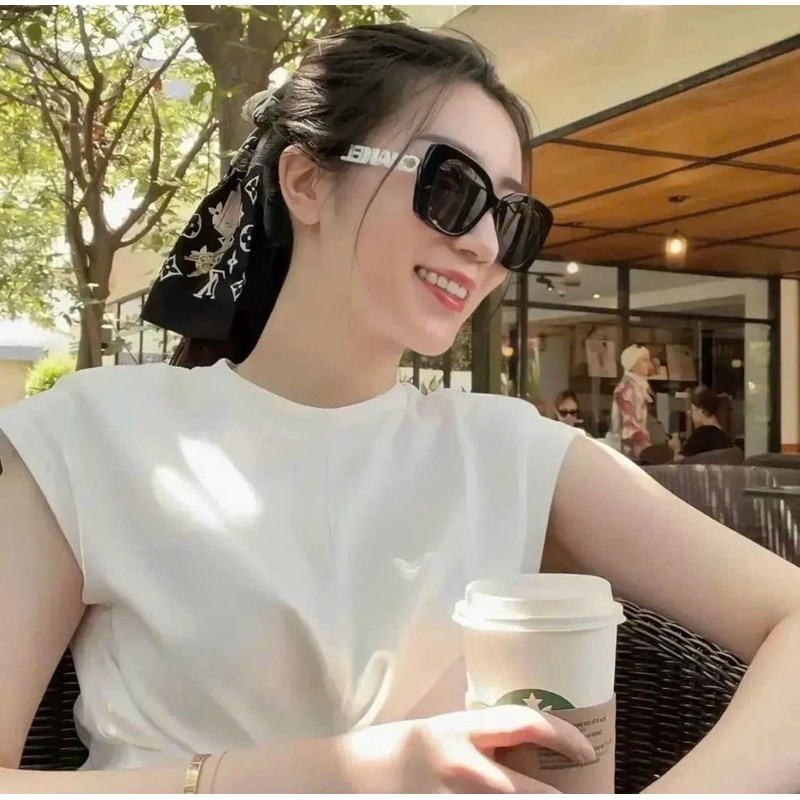 Kính Hiệu Chà Neo Chữ X Đính Đá Hot 2024
