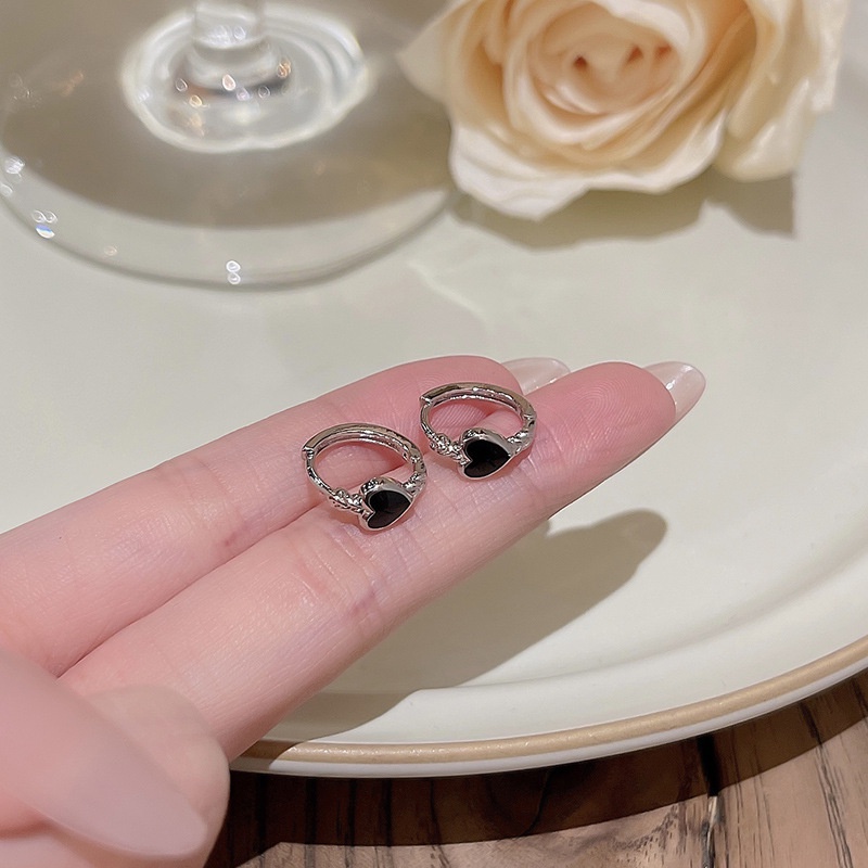 Bông Tai Thép Titan Màu Đen / Bạc Hình Trái Tim Đơn Giản Thanh Lịch Thời Trang Cho Nữ