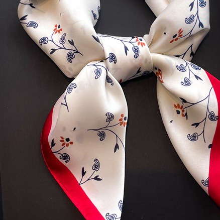 Khăn Choàng Cổ Hình Vuông 70X70Cm Chất Liệu Lụa In Họa Tiết Hoa Xinh Xắn Thời Trang Cho Nữ