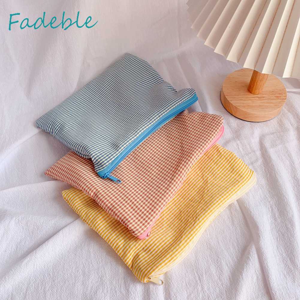 Túi Đựng Mỹ Phẩm Sức Chứa Lớn Họa Tiết Sọc Caro Thời Trang Cho Nữ