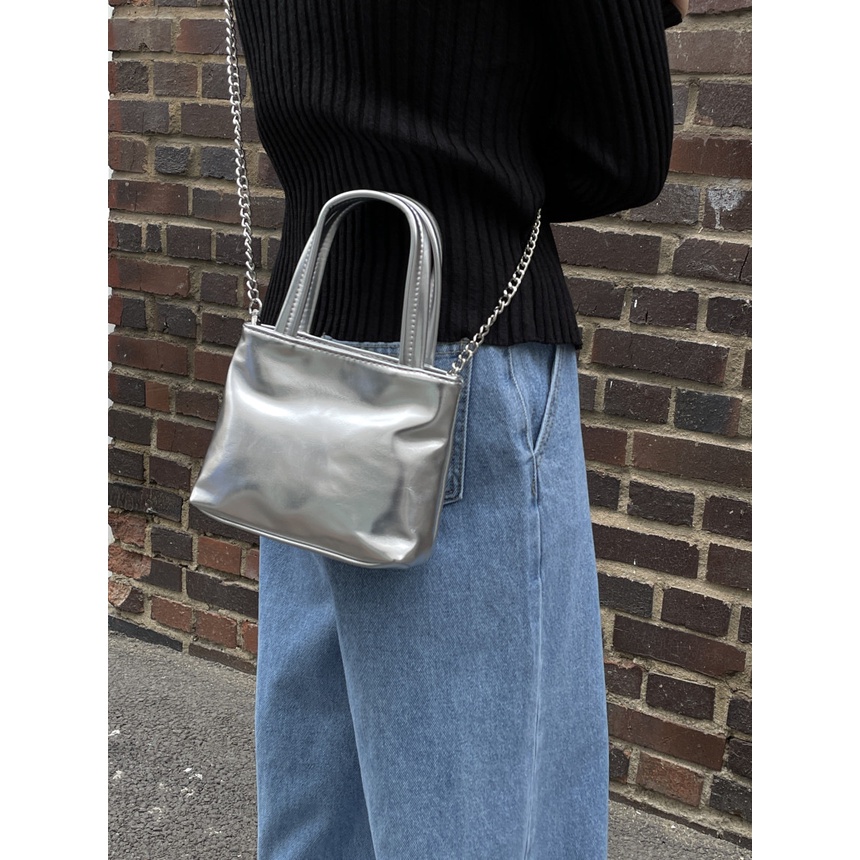 Túi Xách Đeo Vai Phối Dây Xích Màu Bạc Phong Cách Thời Trang Hàn Quốc