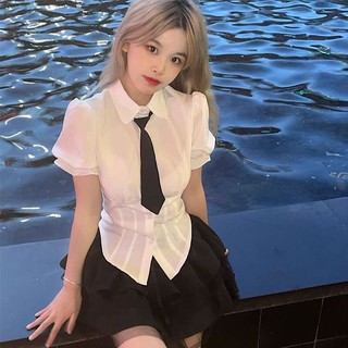 Áo sơ mi tay ngắn màu trắng thiết kế chiết eo ngọt ngào