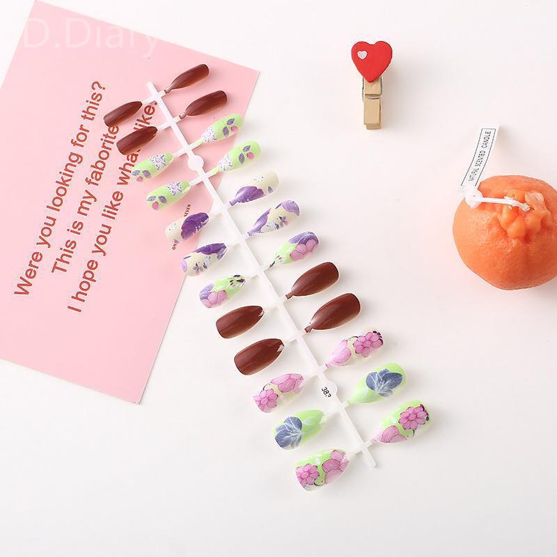 Bộ 24 Móng Tay Giả Bằng Nhựa Họa Tiết Hoa Nhiều Màu Dễ Thương