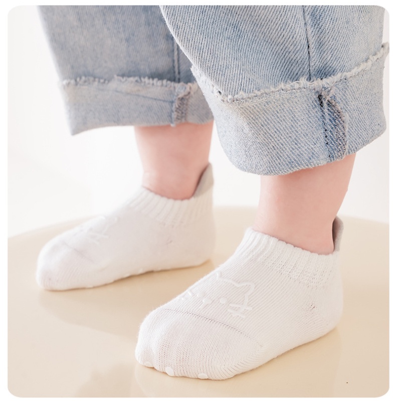 Vớ trẻ em mới mùa thu và mùa đông có dán chống trượt, vớ sàn tập đi cho bé, vớ thuyền sơ sinh hoạt hình dễ thương