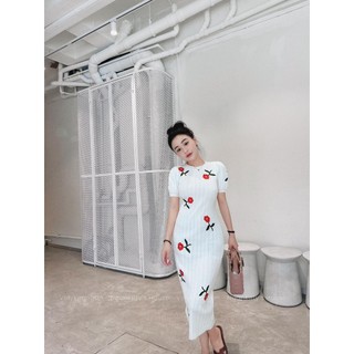 Váy len hoa nổi vai bồng 