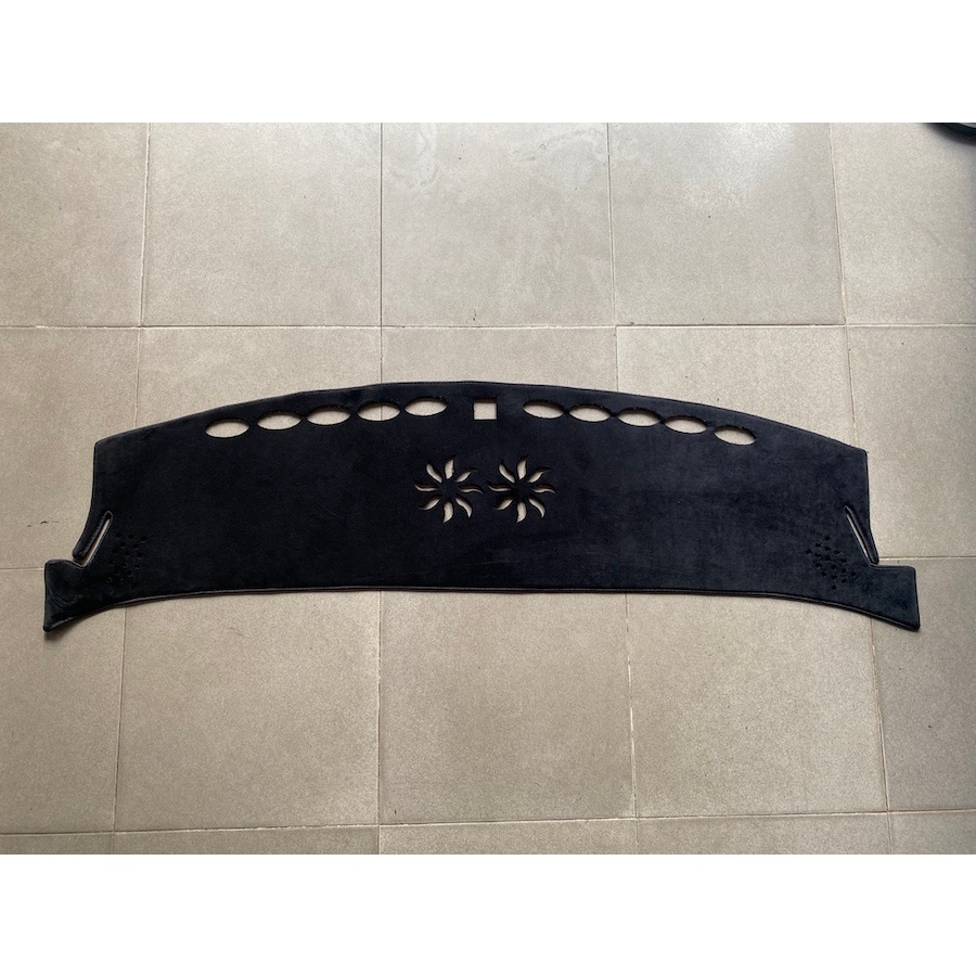 Thảm taplo nhung lông cừu Kia Carens màu đen, đế chống trượt, vừa khít form xe, hàng cao cấp loại 1