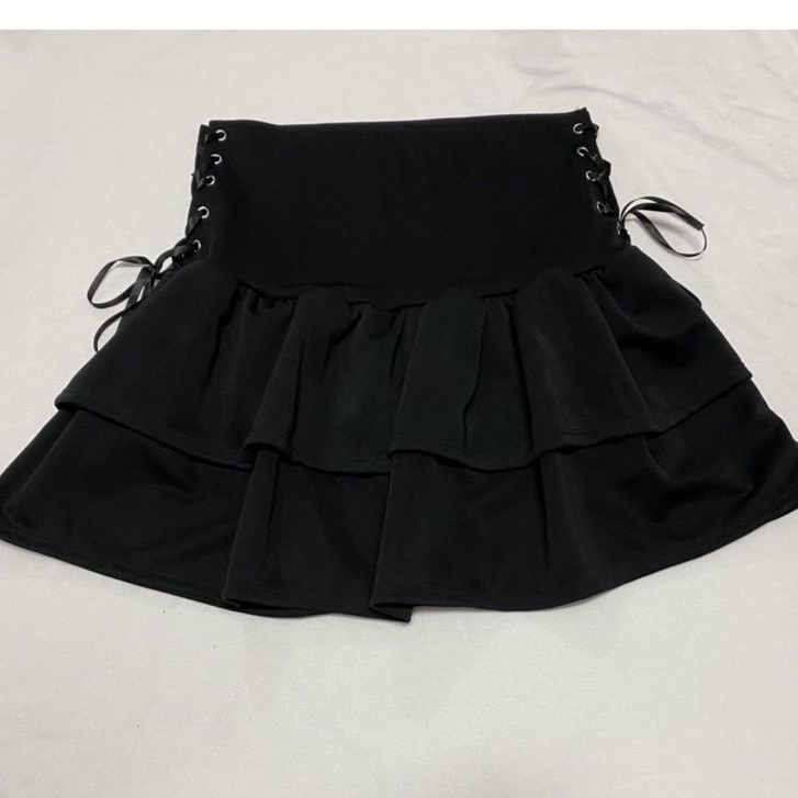 Chân váy nữ ngắn xòe lưng cao 2 tầng thiết kế đan dây hai bên cá tính có may kèm quần trong- alohashop91