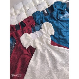 ĐẦM GẤM XÒE TAY PHỒNG CỔ VUÔNG