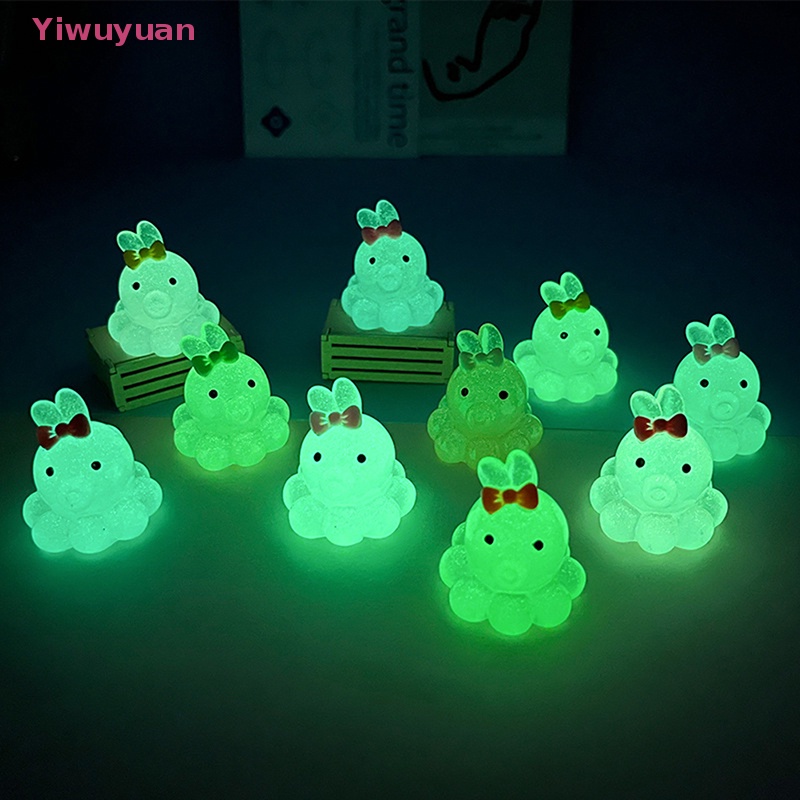 Bộ 2 Tượng Bạch Tuộc Mini Bằng Nhựa Phát Quang Trang Trí Bảng Điều Khiển Xe Hơi