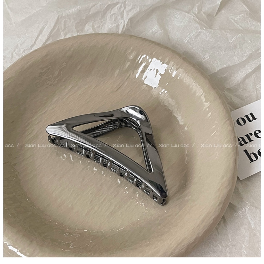 Kẹp Tóc Hình Cá Mập Bằng Kim Loại Thiết Kế Đơn Giản Cho Nữ