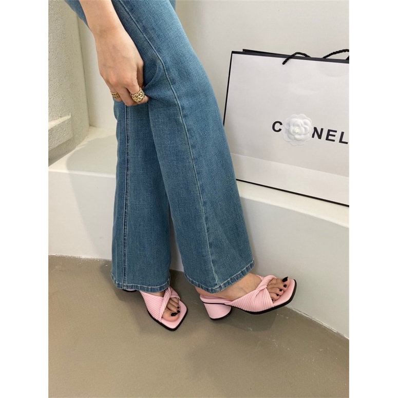 Sandal Nữ Đế Dày Mũi Vuông Phong Cách Mới Mùa Hè 2023