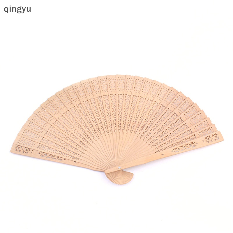 1 Chiếc Quạt Tre Cầm Tay Khắc Họa Tiết Cổ Điển Dành Cho Cô Dâu Trong Tiệc Cưới