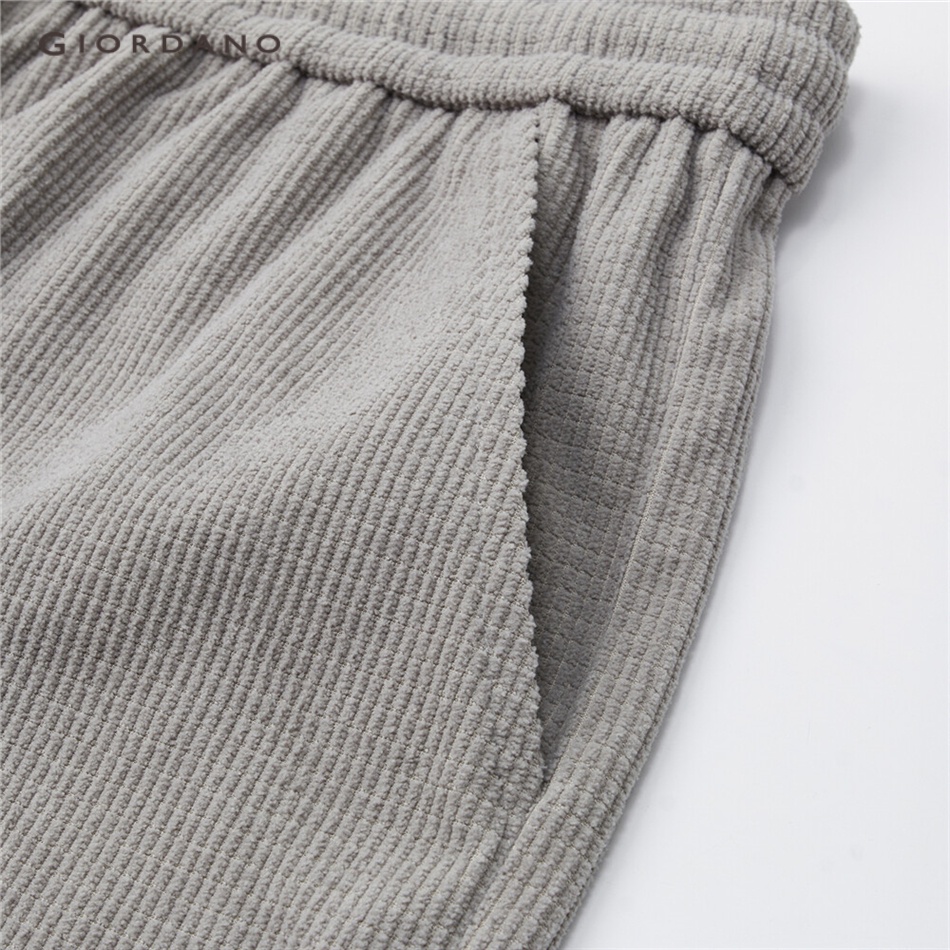 Quần jogger GIORDANO 18112705 nhung kẻ lưng thun đầu gối may đính bọ dành cho nam