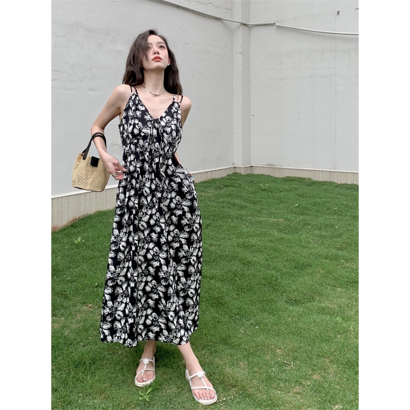 Đầm Hoa Hai Dây Cổ Chữ V Màu Đen Phong Cách Cổ Điển Thời Trang Đi Biển Mùa Hè