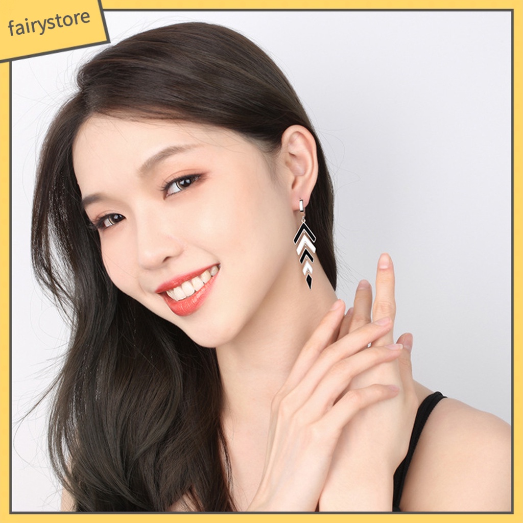 1 Đôi Bông Tai Hình Học Dáng Dài Màu Trắng Đen Phong Cách Retro