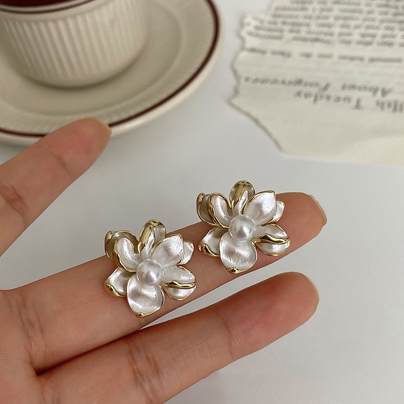 Bông Tai Hình Hoa Đính Ngọc Trai Cao Cấp Sang Trọng