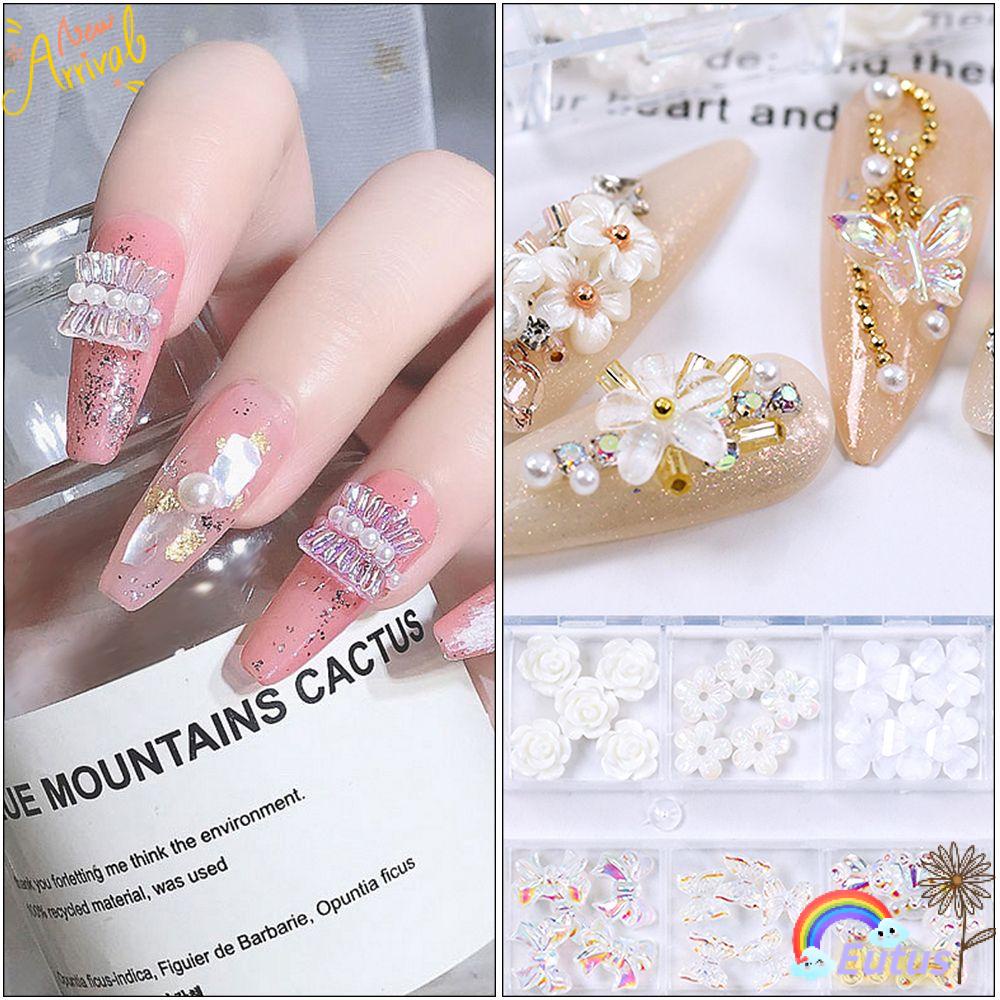 Hộp 60 Phụ Kiện Trang Trí Móng Tay Nghệ Thuật Hình Hoa / Nơ / Gấu Trắng Lấp Lánh Xinh Xắn