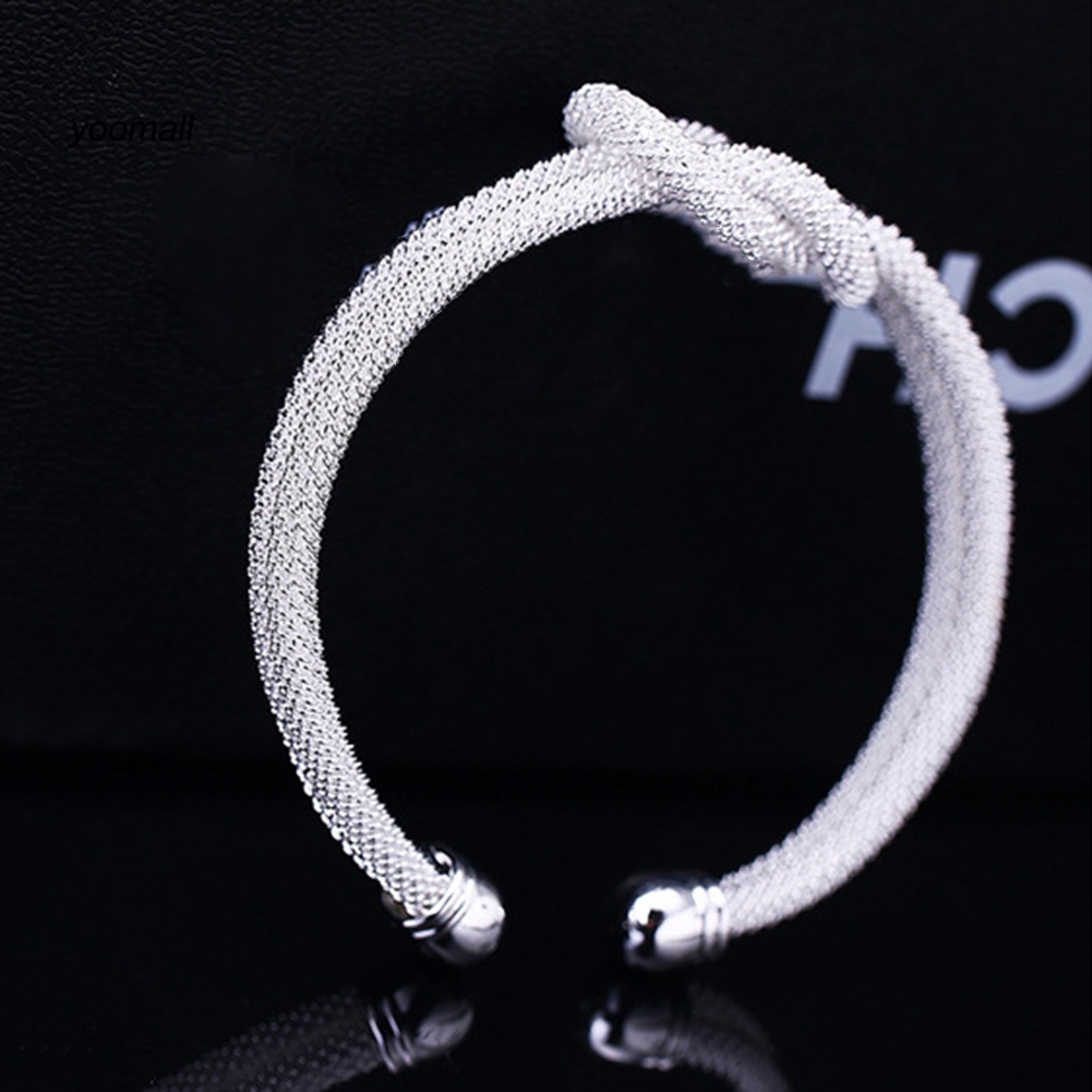 Vòng Đeo Tay Dạng Ống Xoắn Thắt Nút Thanh Lịch Cho Nữ