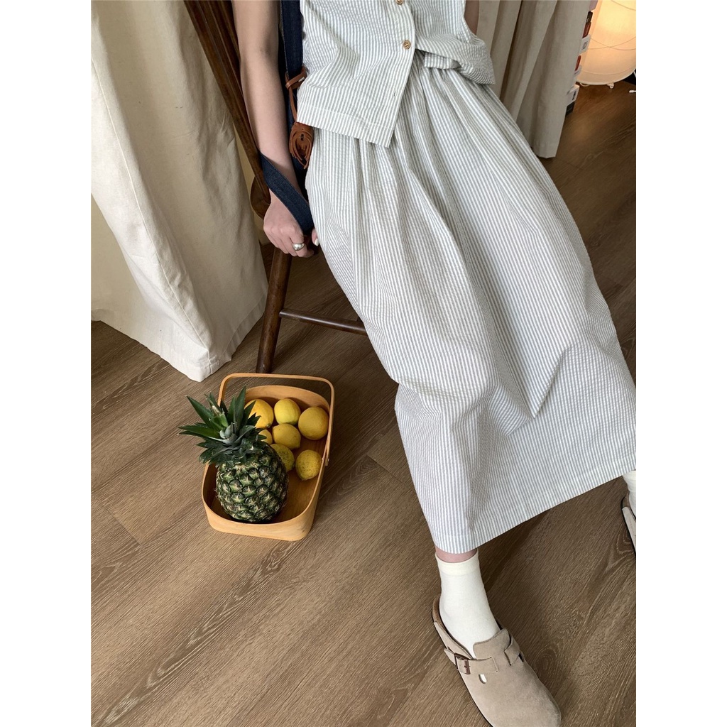 Bộ hai món gồm áo không tay + chân váy kẻ sọc xám trắng phong cách Pháp khí chất thời trang mùa hè cho nữ