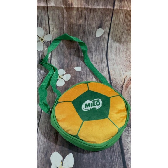 Túi đeo chéo tròn xanh lá Milo 2 Ngăn, Túi Đeo Trái Banh Hkm Milo 2 Ngăn Dành Cho Bé Mê Màu Xanh Lá, Thích Bóng Đá