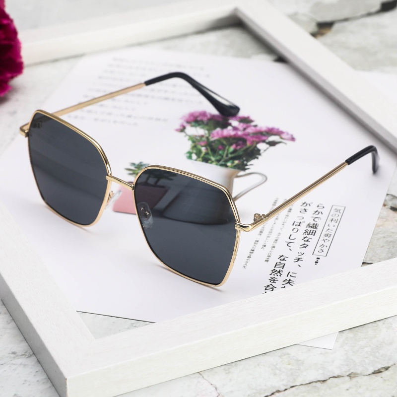 Kính Râm Nữ Gọng Vuông Kim Loại Chống Tia UV