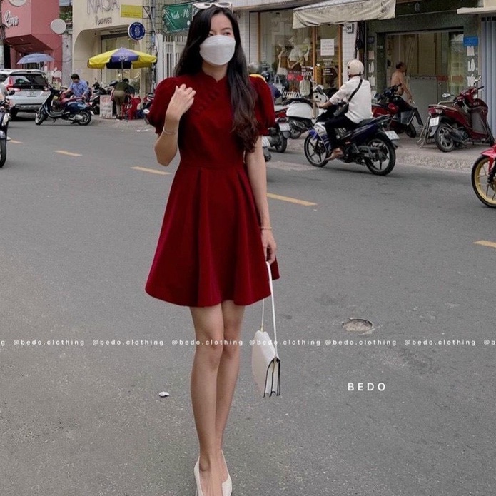 Đầm nhung xoè cổ tàu nút bọc