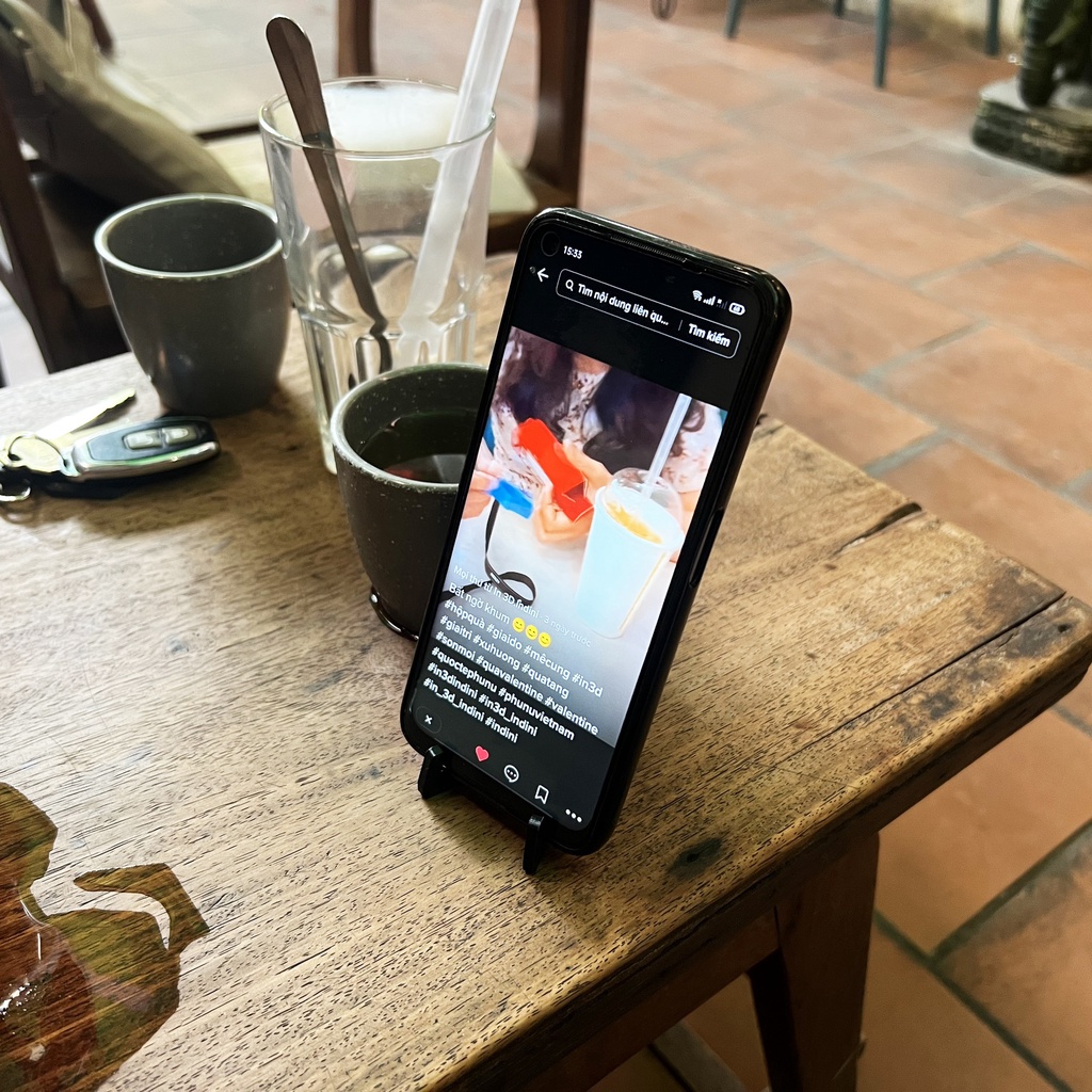 Giá đỡ điện thoại móc khóa ghim tên chữ cái - IN3D.INDINI