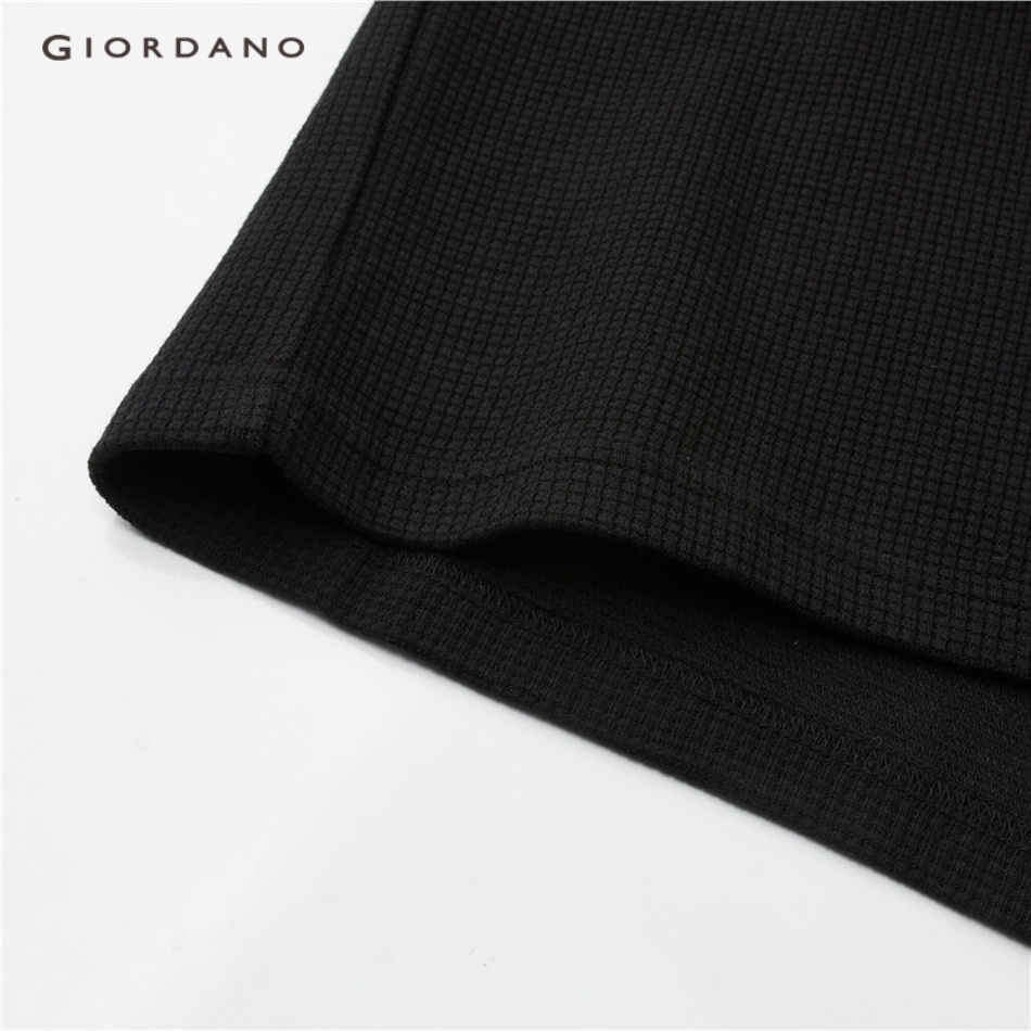 Áo thun GIORDANO 13023304 vải waffle dáng rộng tay ngắn có túi dành cho nam