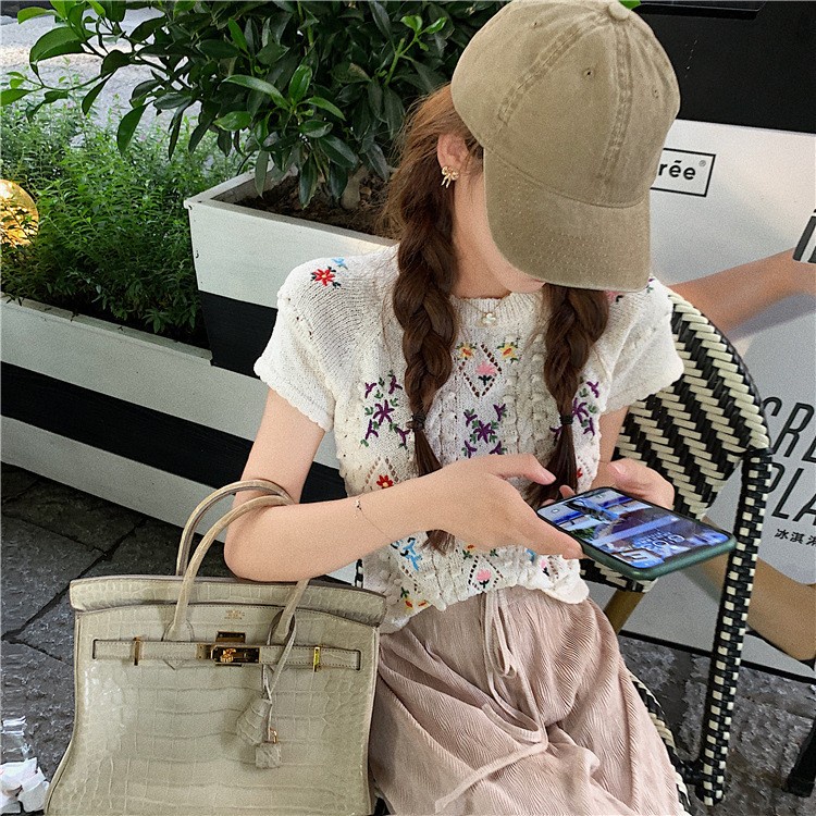 Áo kiểu nữ len mongtoghi thêu hoa croptop MS1127