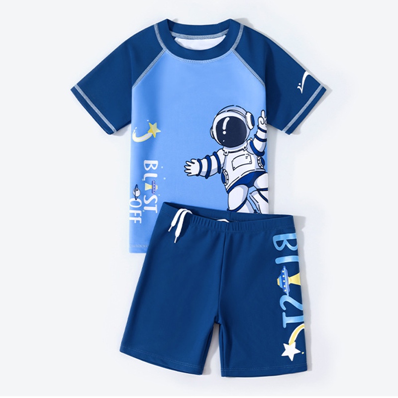 Đồ bơi bé trai, tay ngắn họa tiết phi hành gia, chất vải mềm mại, chống nắng có size cho bé từ 15kg – 40kg