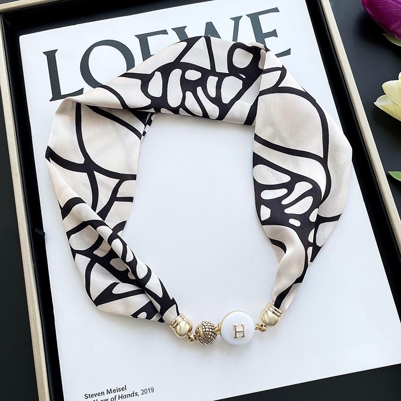 Khăn Choàng Cổ Mỏng Có Khóa Nam Châm Đính Ngọc Trai Thời Trang