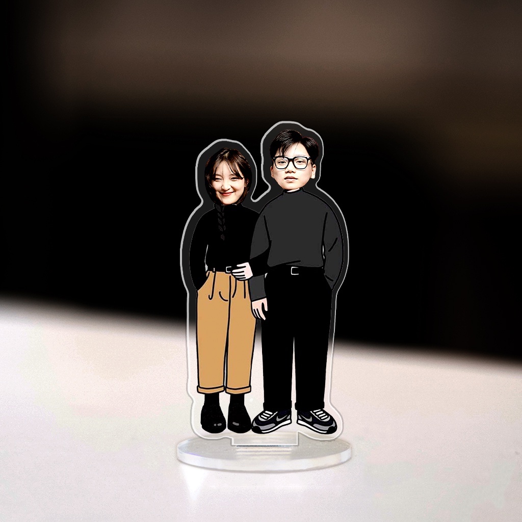 Mô hình standee mica đứng để bàn cặp đôi chibi đàng yêu custom theo yêu cầu cho người yêu