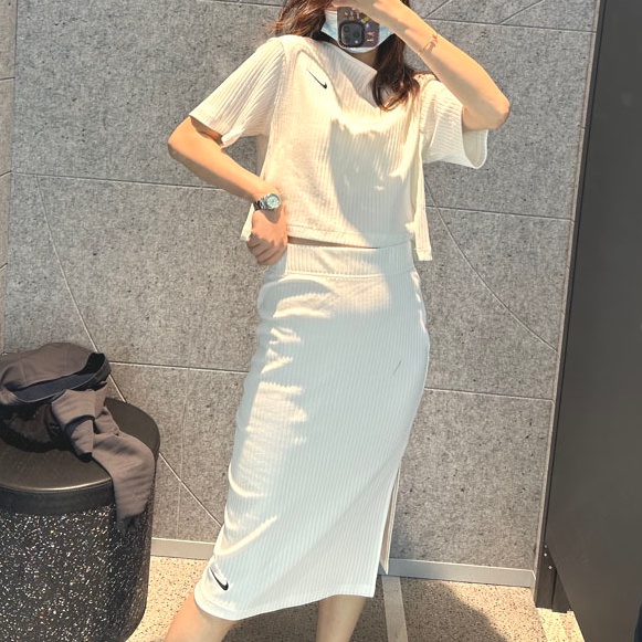 Chân Váy Midi Lưng Cao Xẻ Tà Có Gân Chính Hãng 100% DV7957