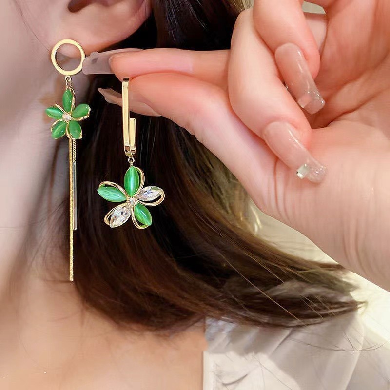 Bông Tai Mạ Bạc 925 Hình Cánh Hoa Tua Rua Dài Đính Đá Opal Màu Xanh Lá Thời Trang