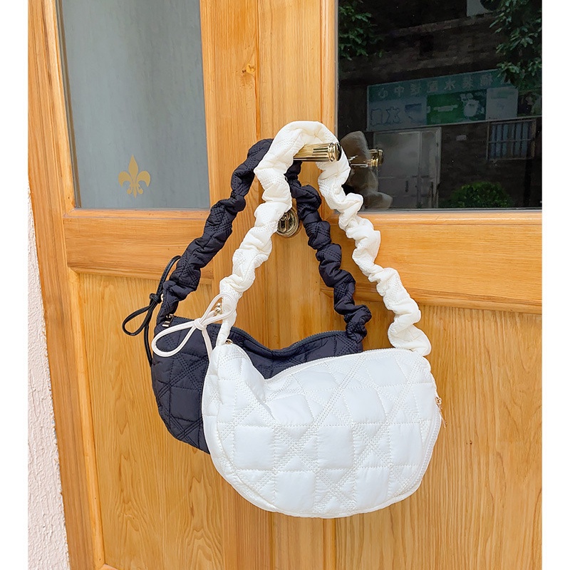 Túi Đeo Chéo Vai Kiểu Dây Rút Họa Tiết Hình Thoi Thời Trang Hàn Quốc