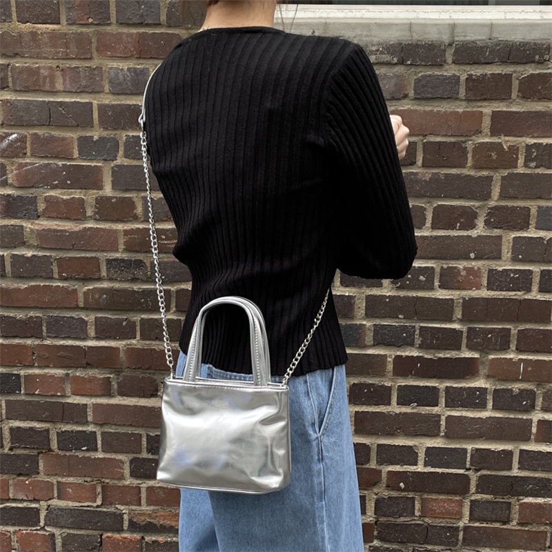 Túi Xách Đeo Vai Phối Dây Xích Màu Bạc Phong Cách Thời Trang Hàn Quốc