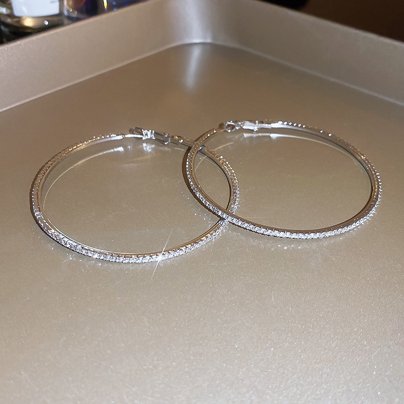 Khuyên Tai Đính Đá Phong Cách Âu Mỹ Sang Trọng